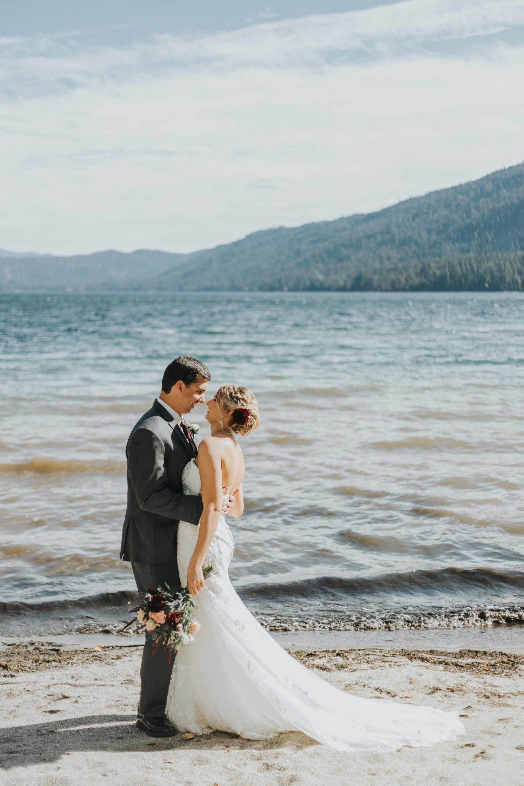 lake-wenatchee-leavenworth-washington-wedding-rebeccah-lucas-destination-photographer-ilumina-photography-39.jpg