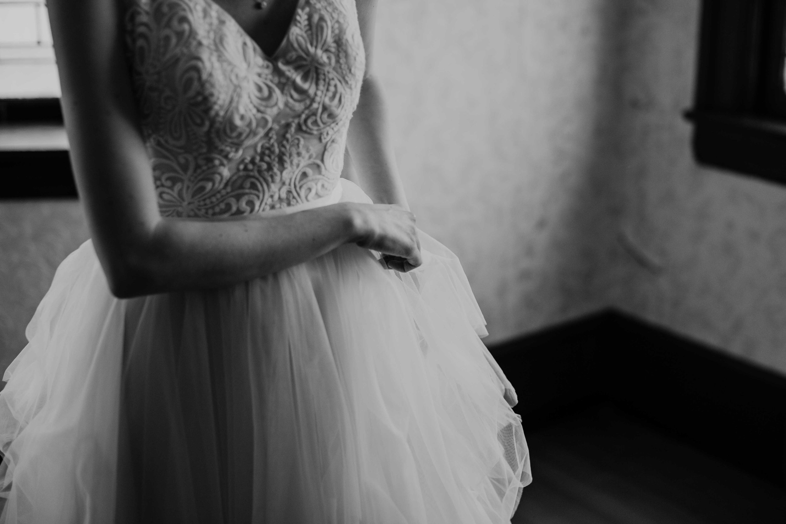 downtown-vancouver-washington-wedding-photographer-haley-sam-vintage-wedding-ilumina-photography-31.jpg