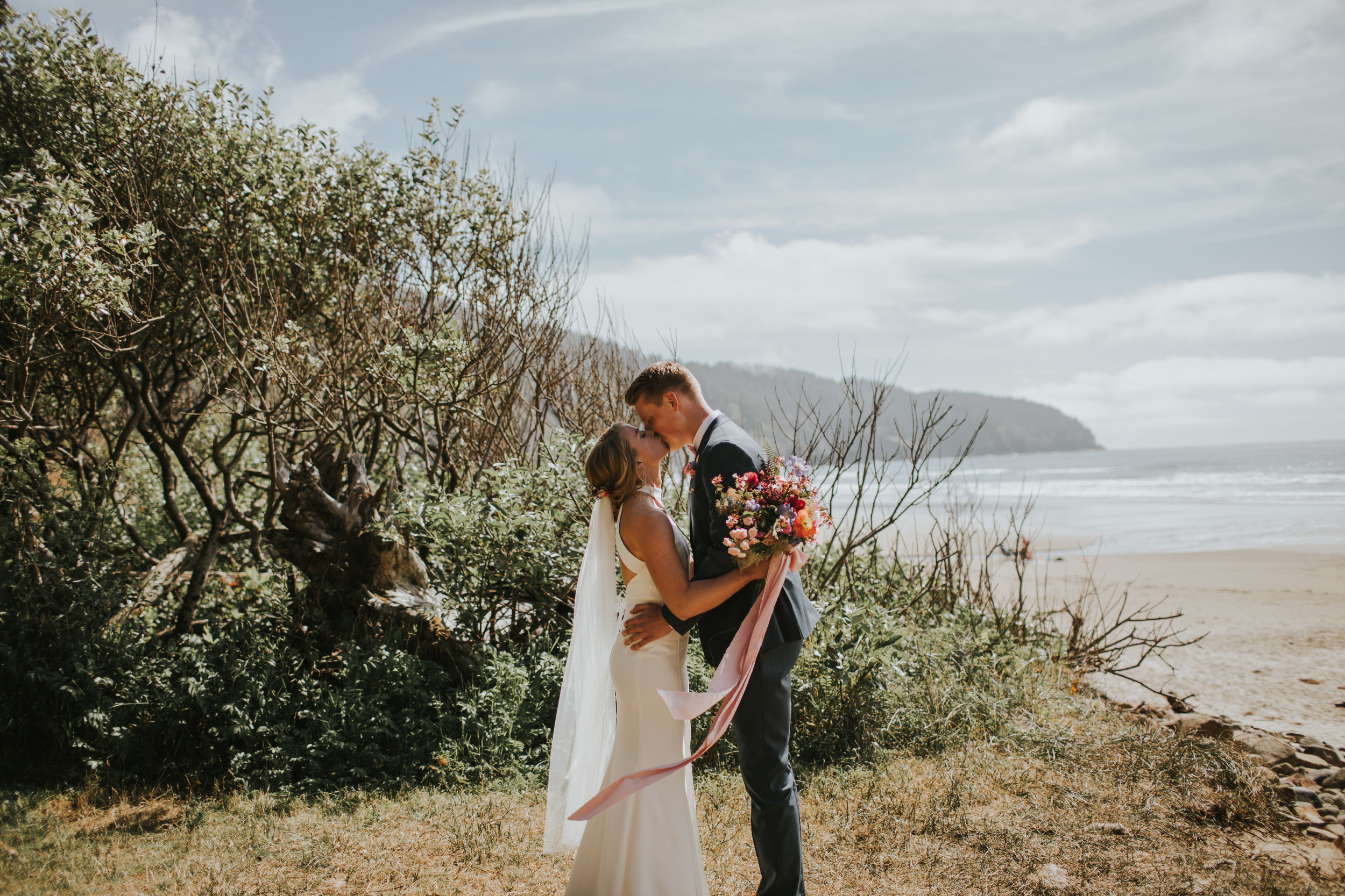cape-lookout-intimate-wedding-sarah-kai-pnw-destionation-wedding-ilumina-photography-1411.jpg