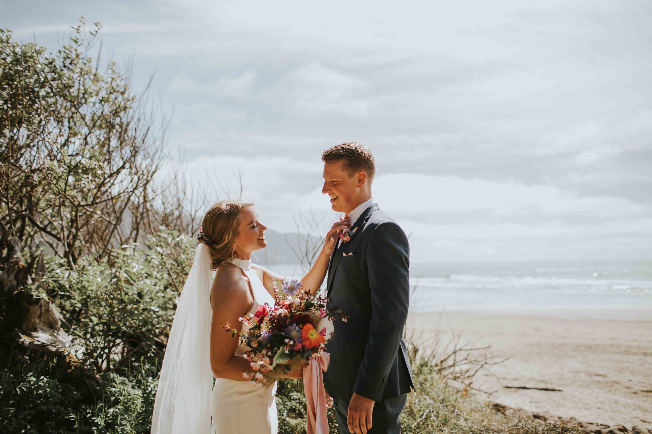 cape-lookout-intimate-wedding-sarah-kai-pnw-destionation-wedding-ilumina-photography-1456.jpg