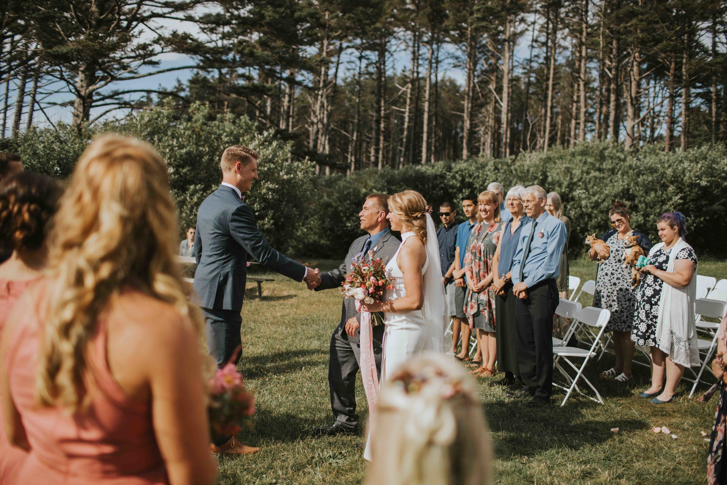 cape-lookout-intimate-wedding-sarah-kai-pnw-destionation-wedding-ilumina-photography-2039.jpg
