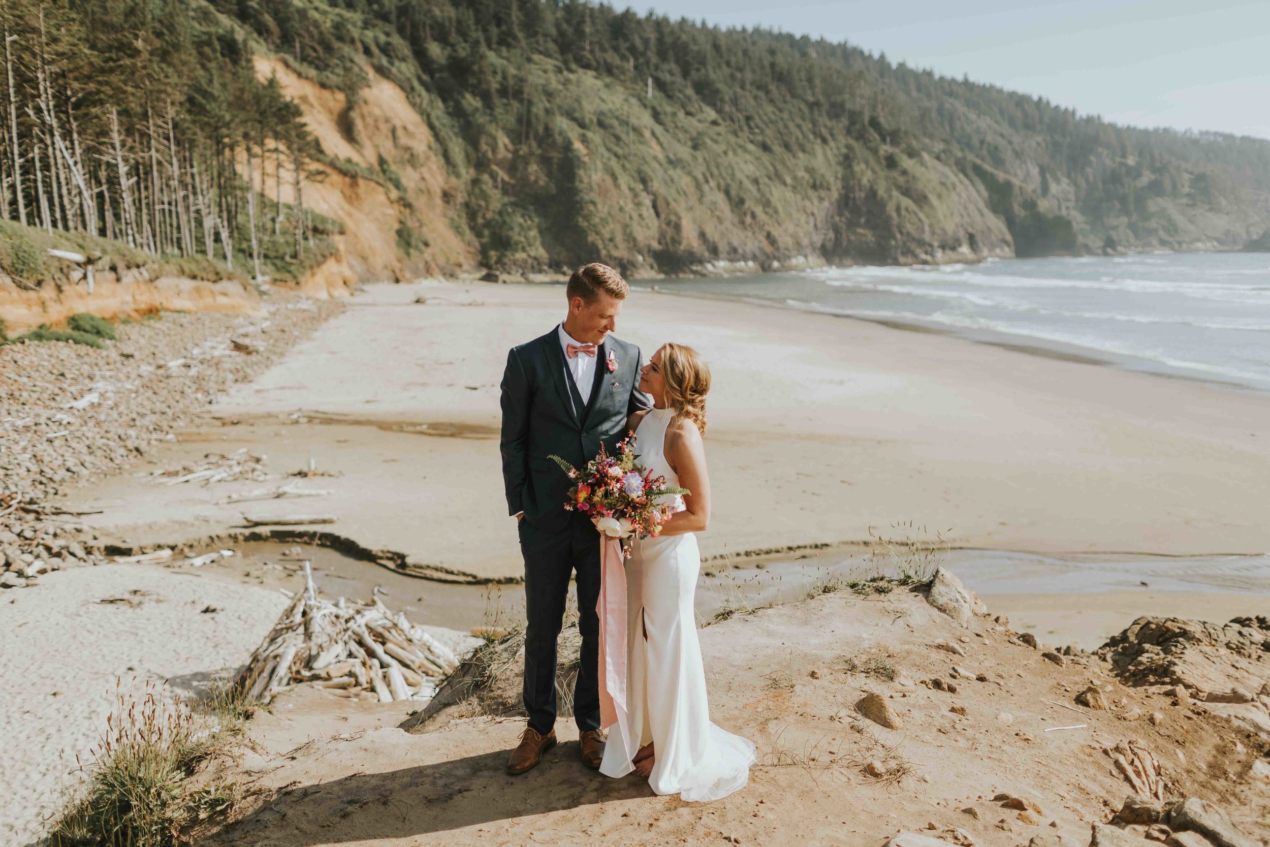 cape-lookout-intimate-wedding-sarah-kai-pnw-destionation-wedding-ilumina-photography-2264.jpg