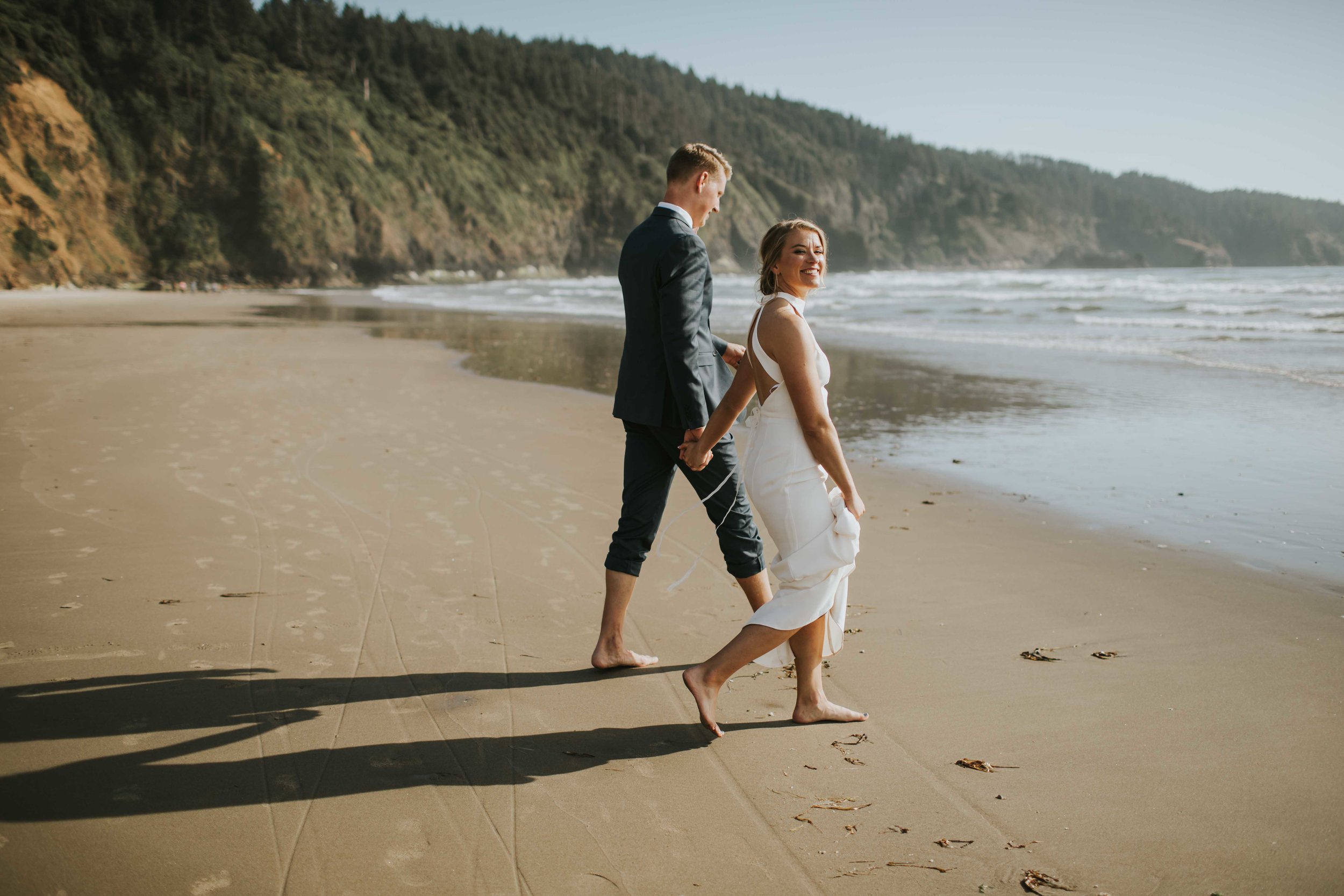 cape-lookout-intimate-wedding-sarah-kai-pnw-destionation-wedding-ilumina-photography-2514.jpg