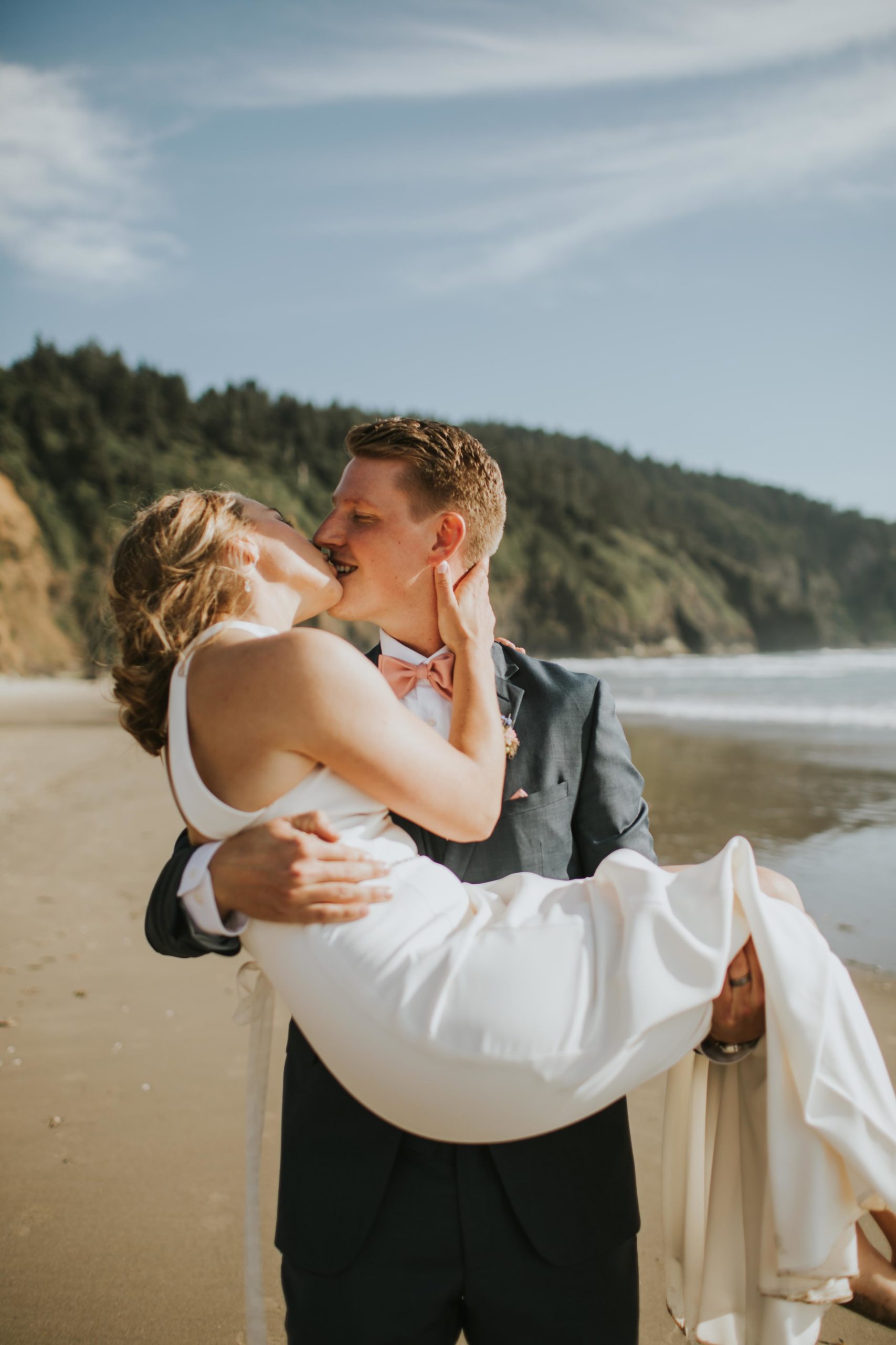 cape-lookout-intimate-wedding-sarah-kai-pnw-destionation-wedding-ilumina-photography-2756.jpg