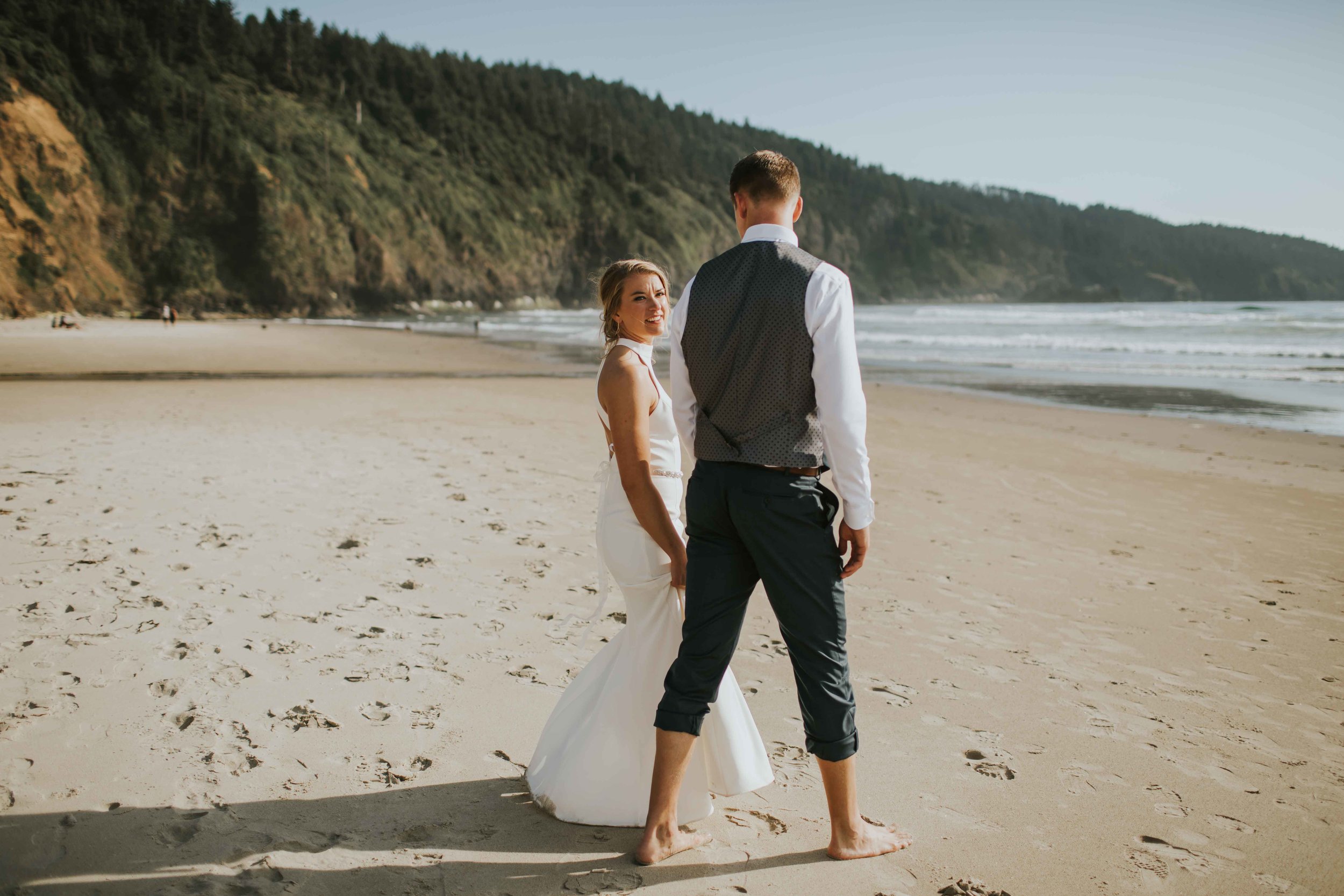cape-lookout-intimate-wedding-sarah-kai-pnw-destionation-wedding-ilumina-photography-2799.jpg