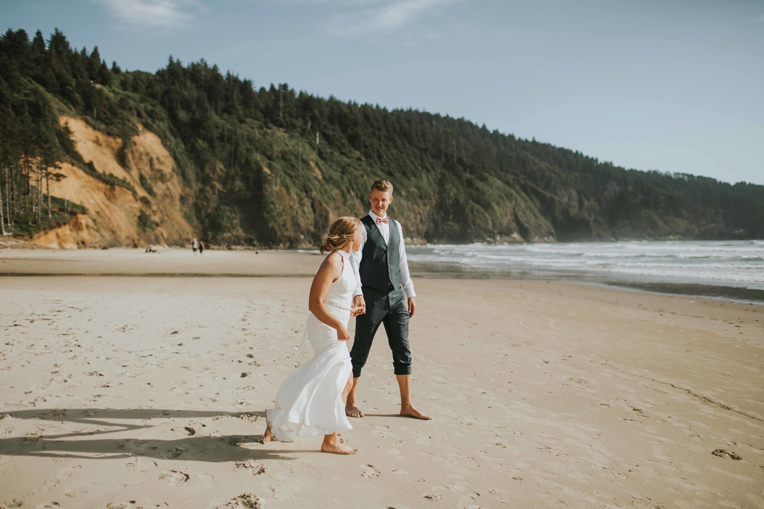 cape-lookout-intimate-wedding-sarah-kai-pnw-destionation-wedding-ilumina-photography-2810.jpg