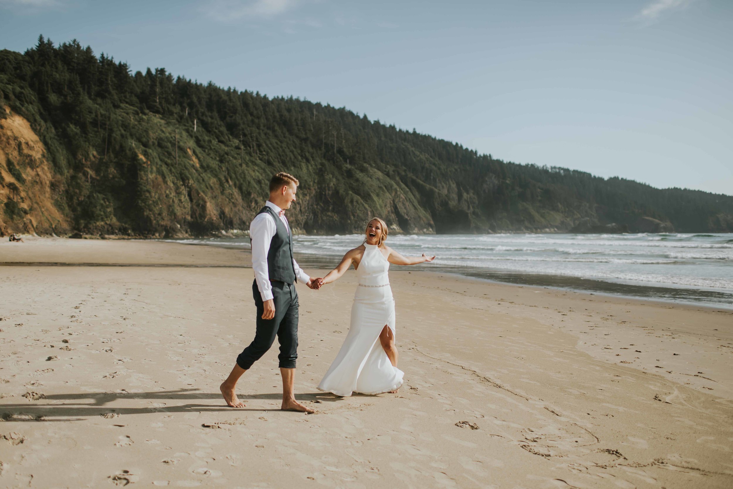 cape-lookout-intimate-wedding-sarah-kai-pnw-destionation-wedding-ilumina-photography-2814.jpg