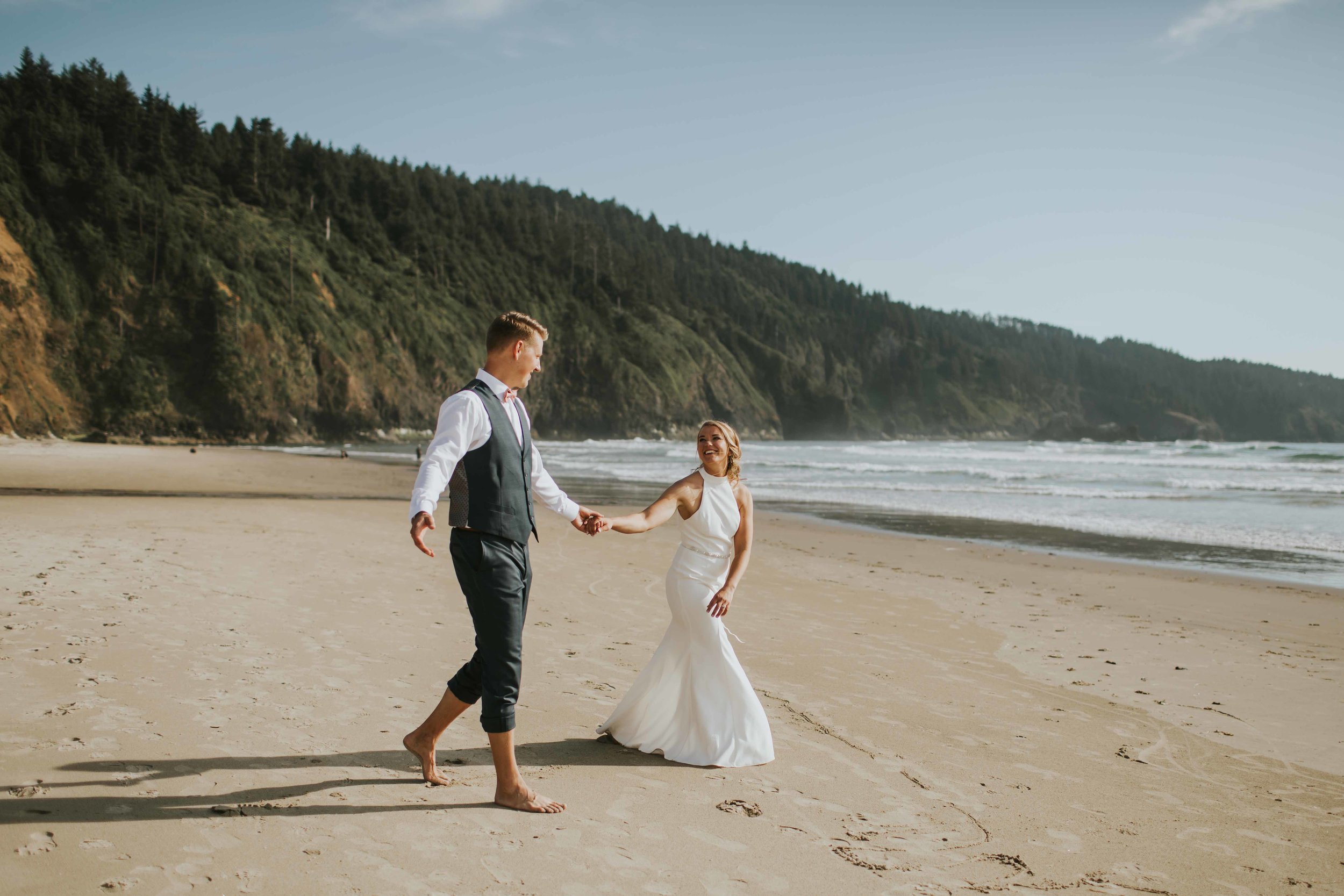 cape-lookout-intimate-wedding-sarah-kai-pnw-destionation-wedding-ilumina-photography-2816.jpg