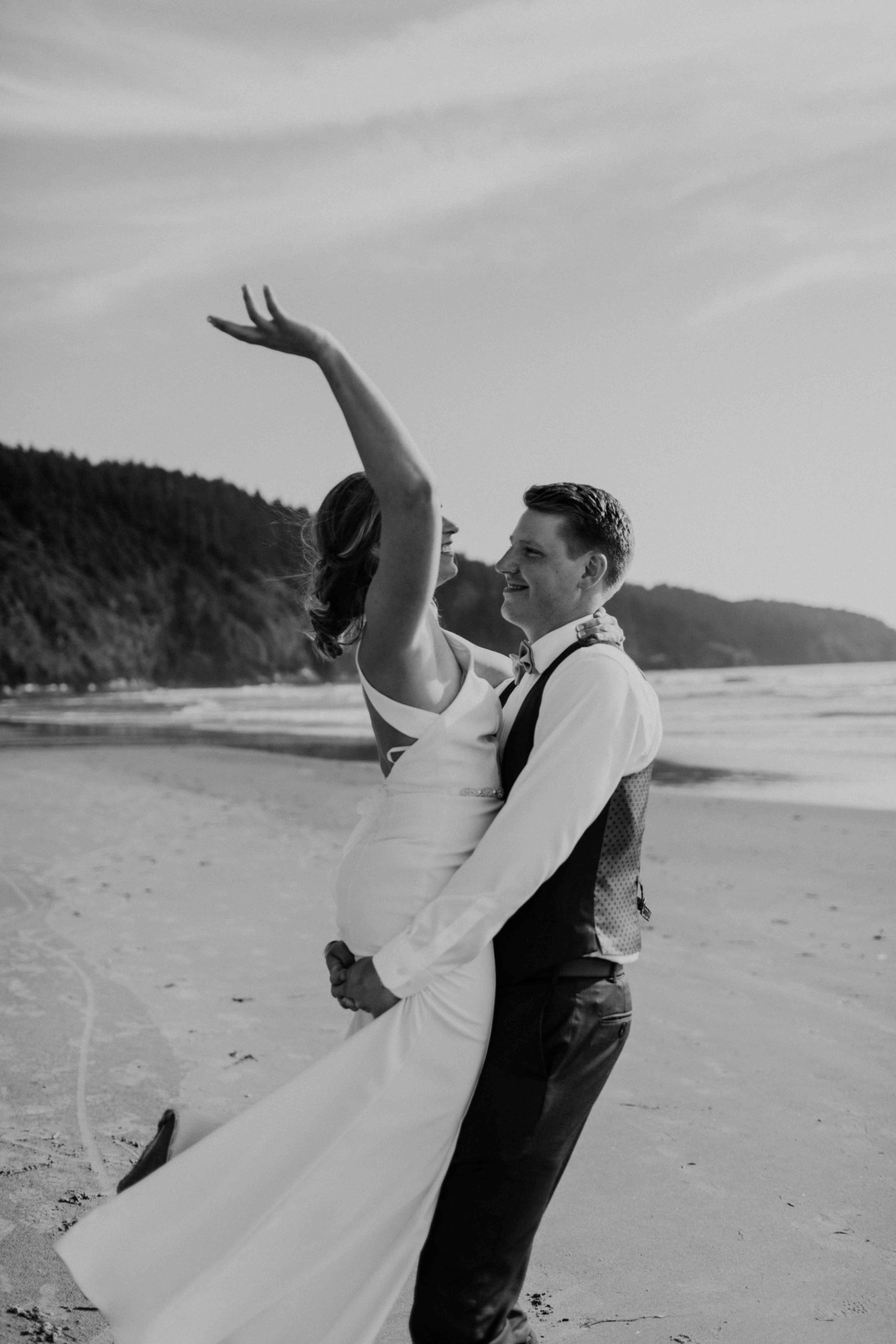 cape-lookout-intimate-wedding-sarah-kai-pnw-destionation-wedding-ilumina-photography-2873.jpg