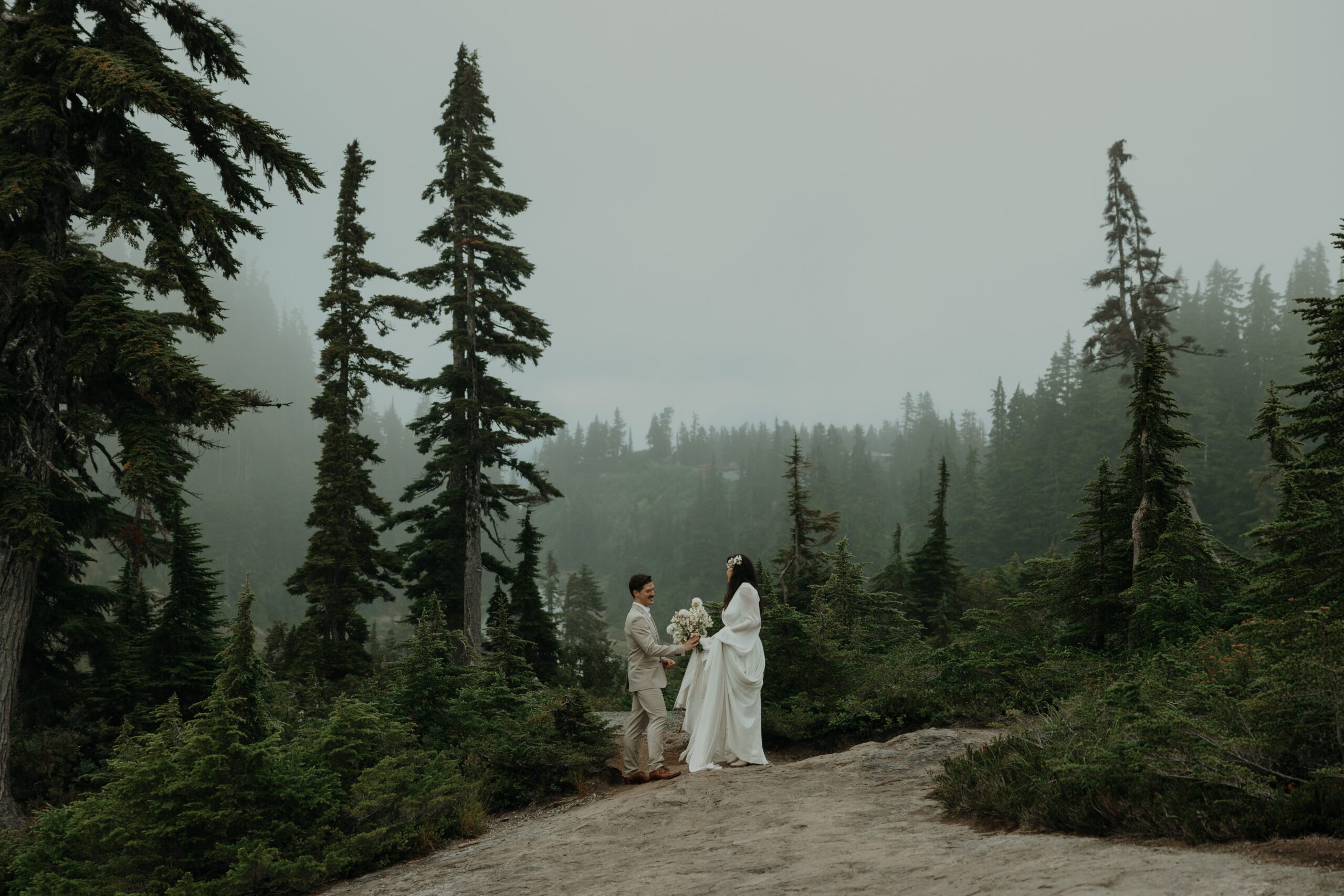 Elopement couple in the North Cascades Washington